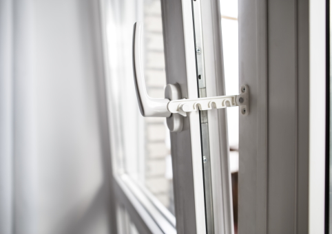 Window with a limiter