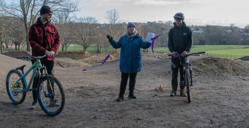 Councillor Fielker, Deputy Leader and Cabinet Member for Health, Adults and Leisure for Southampton City Council officially opening the Bike Park alongside members of Southampton Bike Park