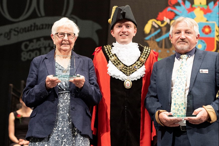 Members of Townhill Park Residents Association receiving their awards with Mayor Alex Houghton