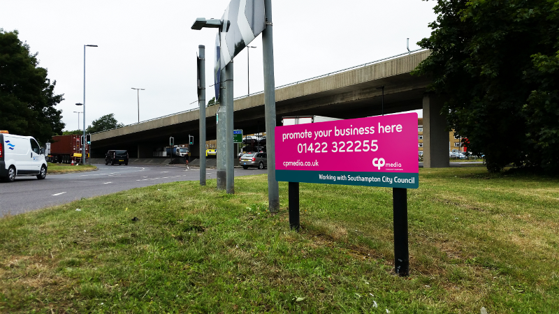 Advertising on roundabout