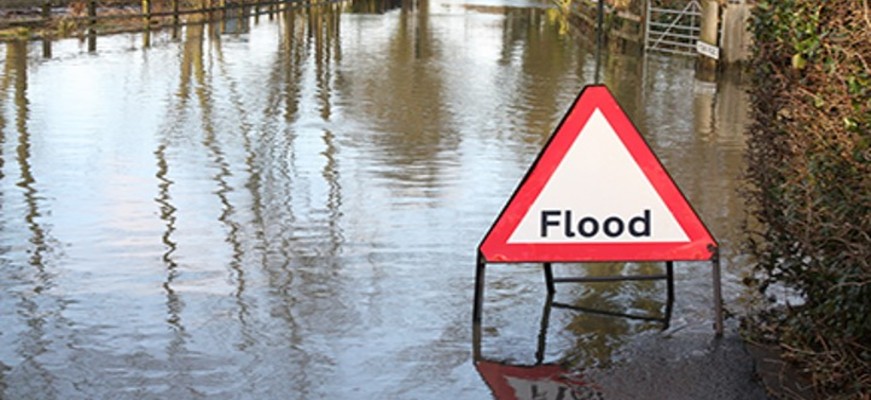 Image of a Flood warning sign surrounded by water