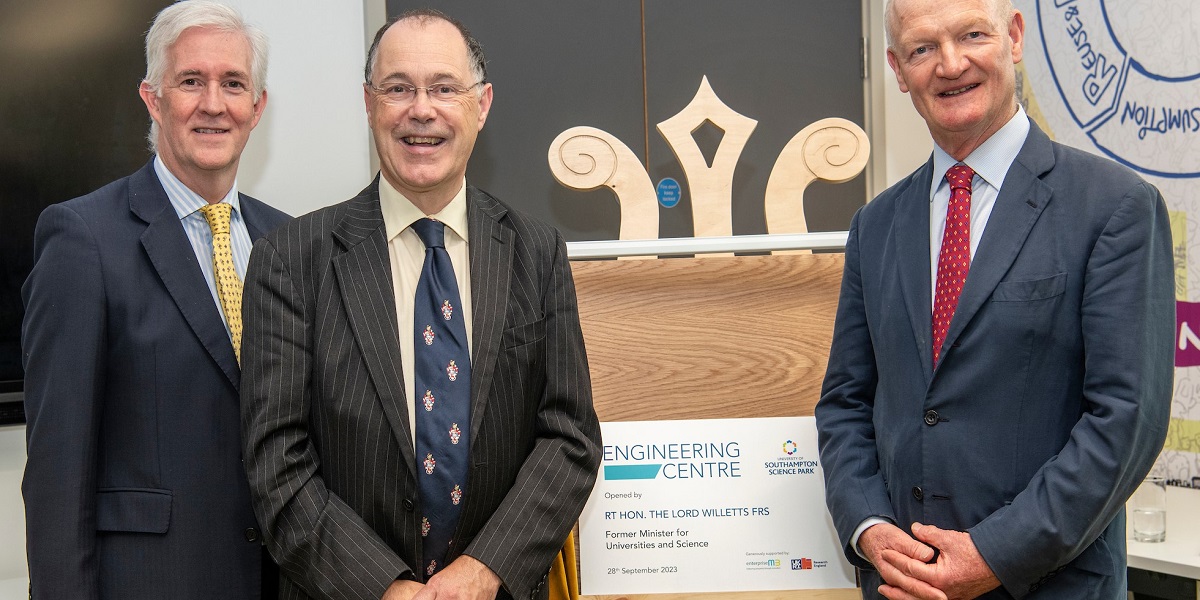 Dr Robin Chave Professor Mark Smith And Lord Willetts Open The Engineering Centre At Southampton Science Park Dr Robin Chave Professor Mark Smith And Lord Willetts Open The Engineering Centre At Southampton Science Park