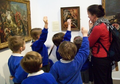 Children at gallery