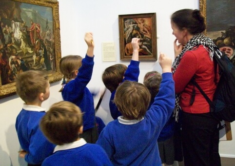 Children at gallery